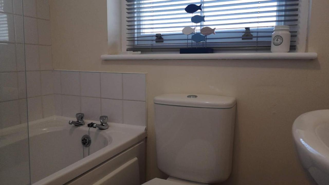 Coastal Escape Deal - 2 Bedroom House -Short Lets & Serviced Accommodation Ngoại thất bức ảnh